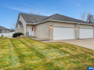 8105 Cheney Ridge Rd, Lincoln, NE 68516