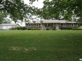 2810 Country Acres Ct, Salem, IL 62881