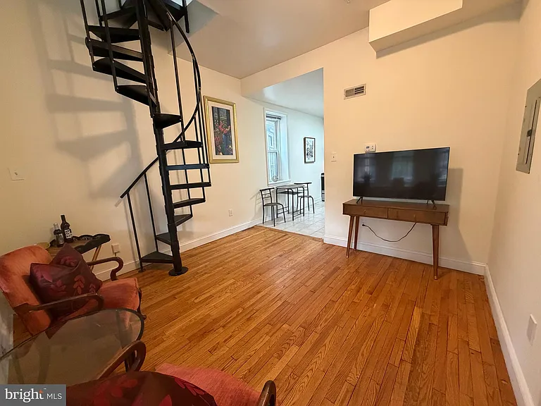 922 S 49th St #-1 — Photo 15