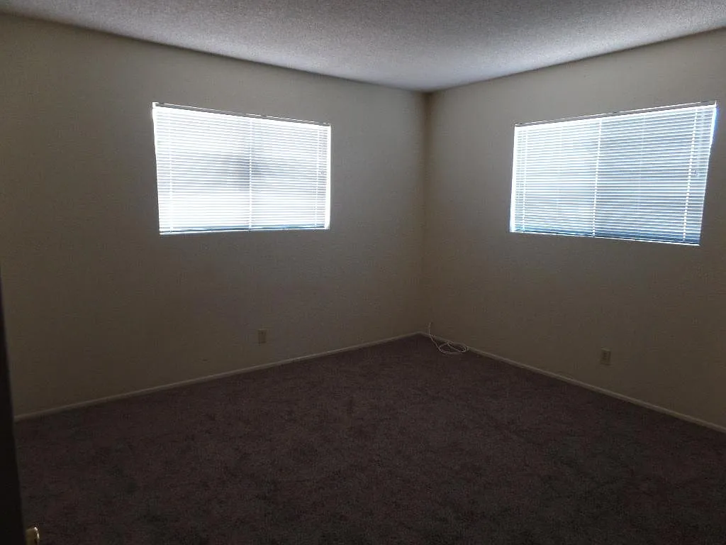 2 bed, 850 sqft, $900 — Photo 2
