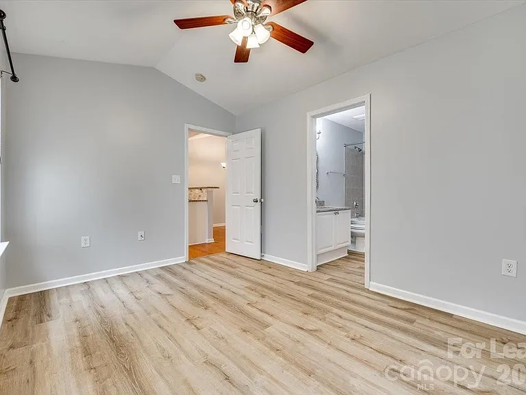 2052 Shady Pond Dr — Photo 15