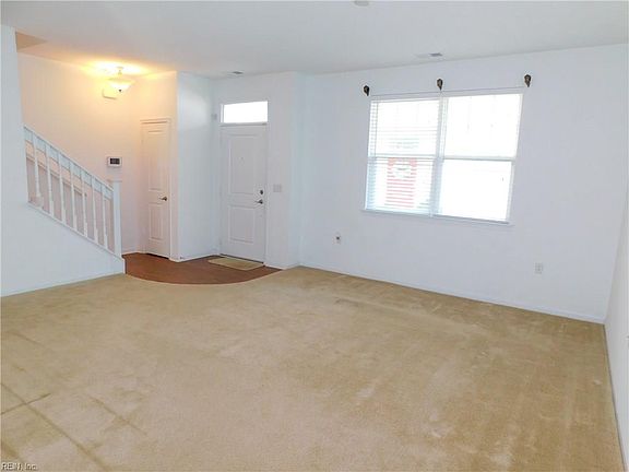 3rd image of 626 Lacy Oak Dr