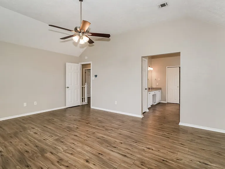 17116 Valley Glen Rd — Photo 10