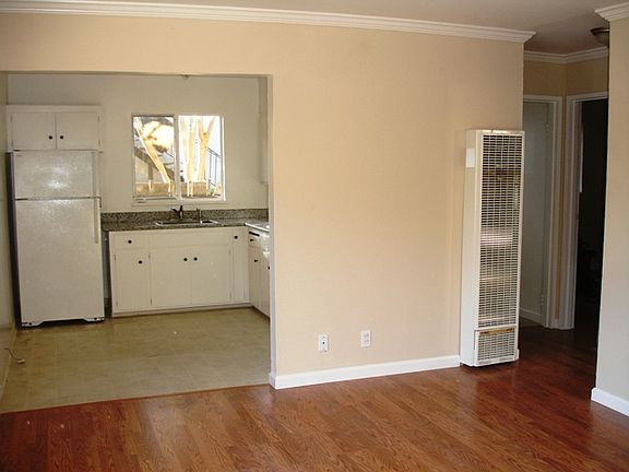 5th image of 1156 W Hamilton Ave #1