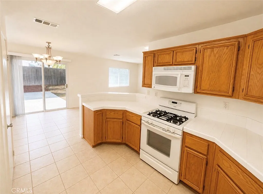 3 bed, 1342 sqft, $3,000 — Photo 3