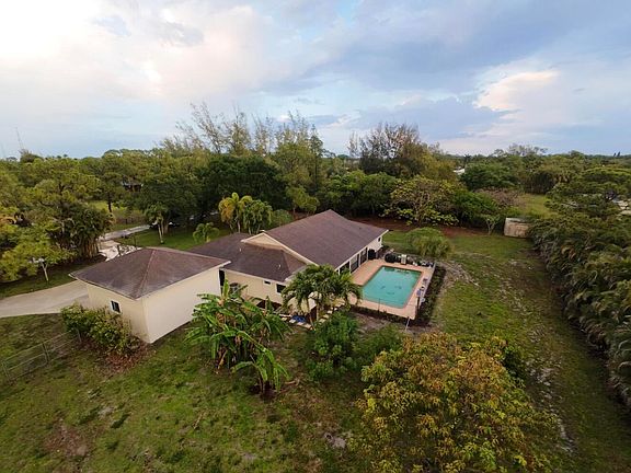 3rd image of 8264 Palomino Dr