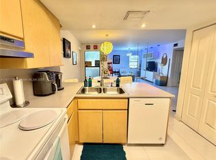 10857 NW 7th St APT 21-17, Miami, FL 33172