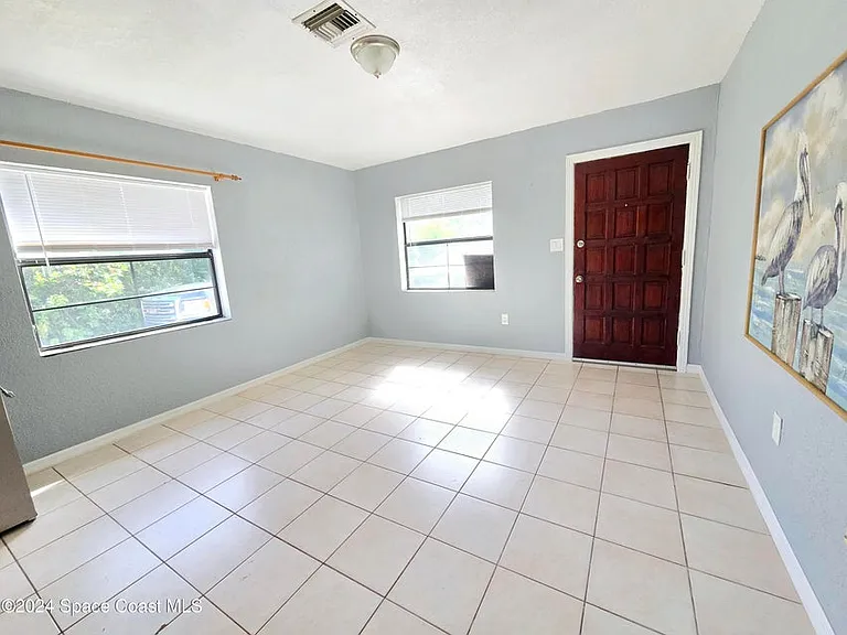 484 Poinciana Dr — Photo 6