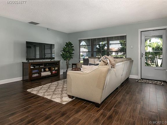 4th image of 2561 SW Cameo Blvd