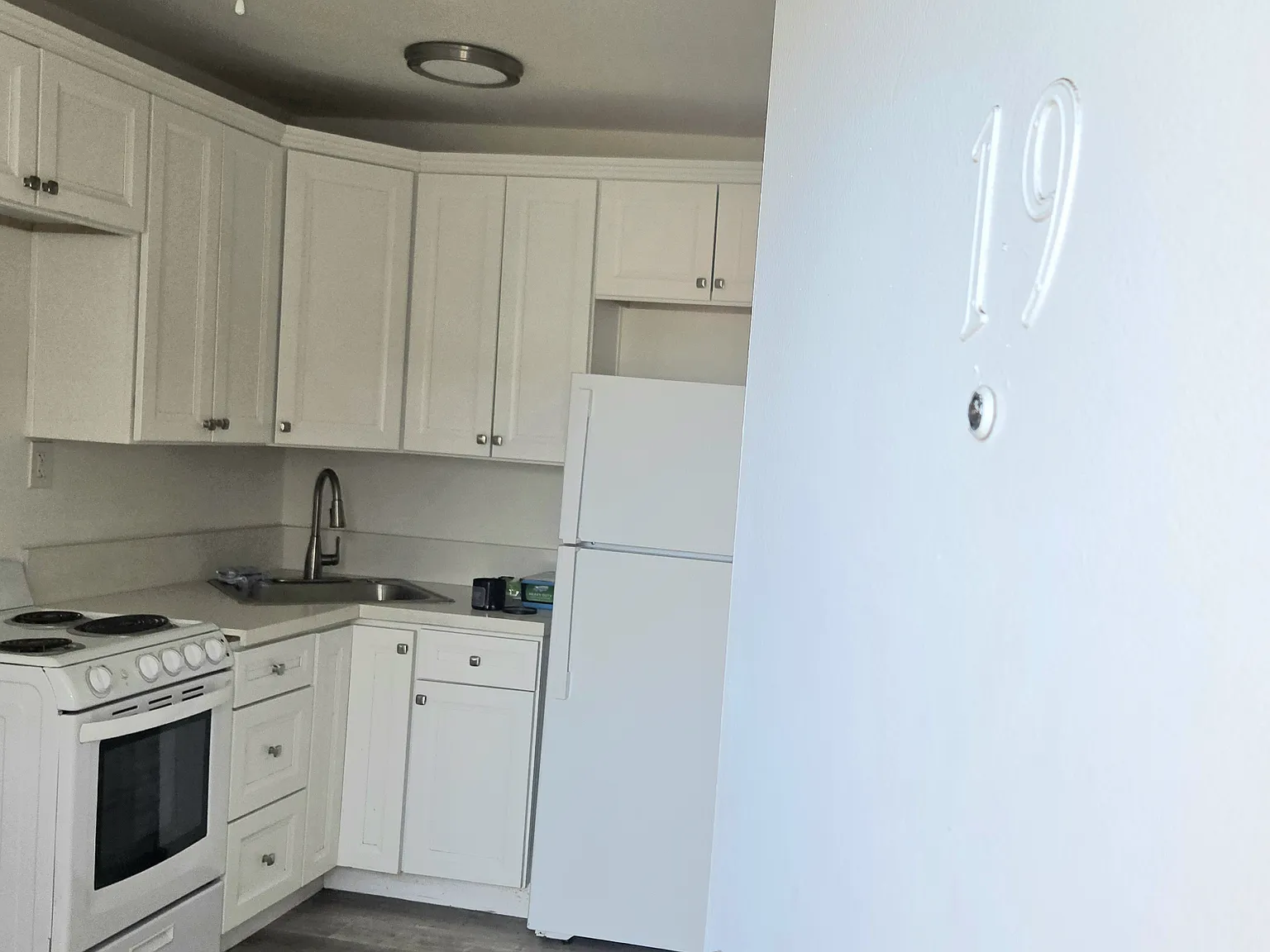 1 bed, 400 sqft, $1,595 — Photo 2