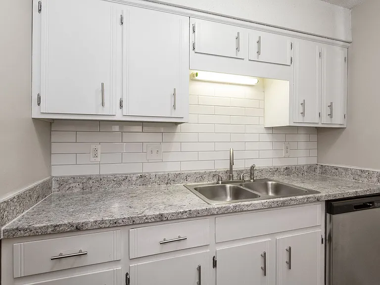 Northwoods Apartments — Photo 3
