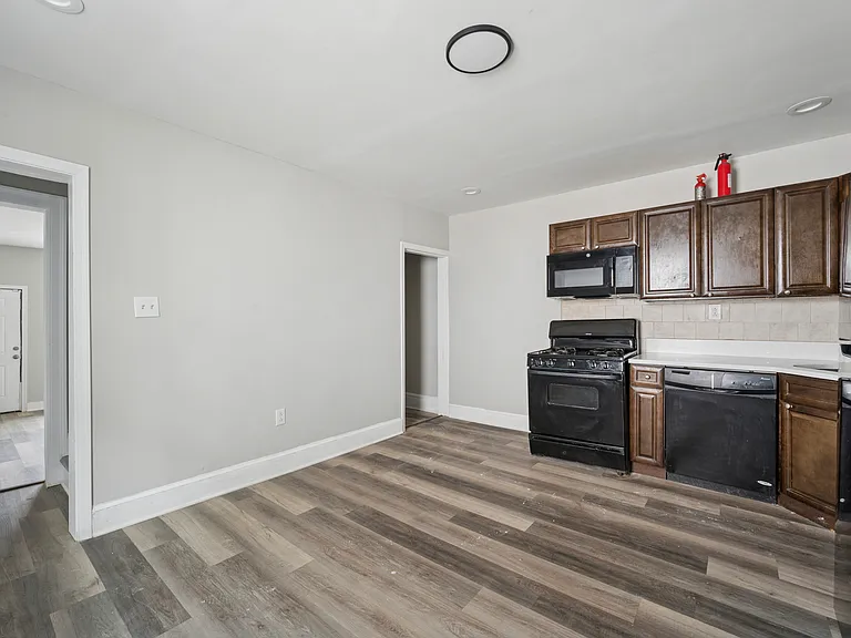 424 N 64th St #1 — Photo 12