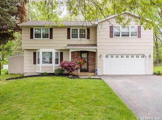 17 Francis Dr, Penfield, NY 14526