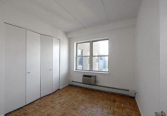 3rd image of 301 Elizabeth St #612