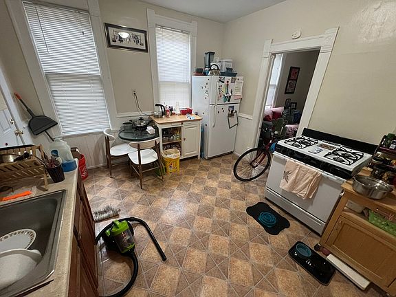 4th image of 2654 N Bremen St APT 3