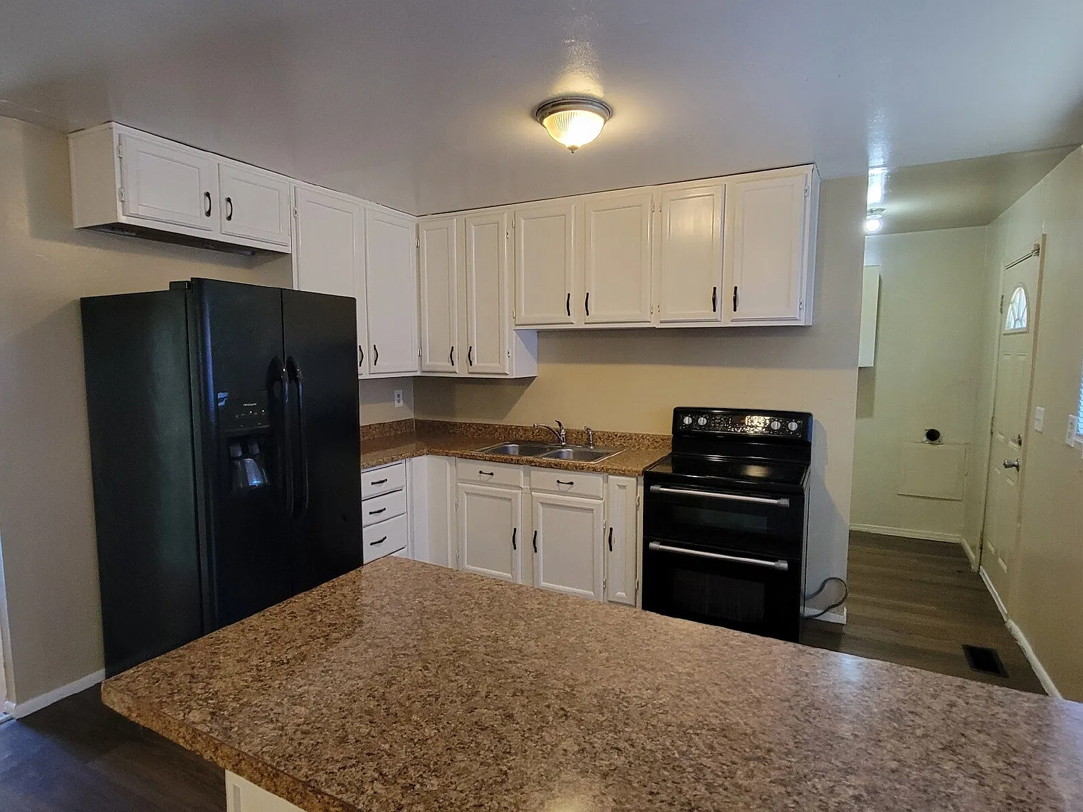 3 bed, 1.5 bath, $1,075 — Photo 2