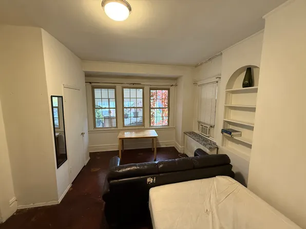 164 Jewett Avenue image 3 of 10