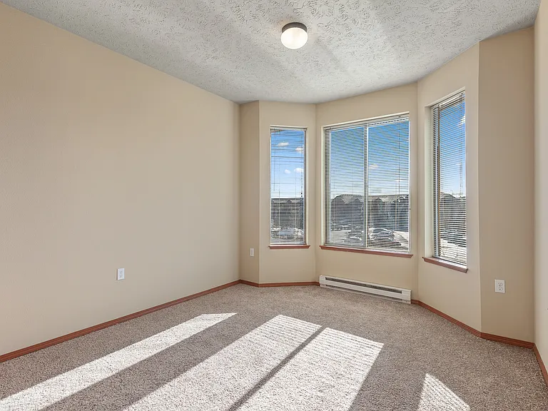 Eagle Point Apartments — Photo 48