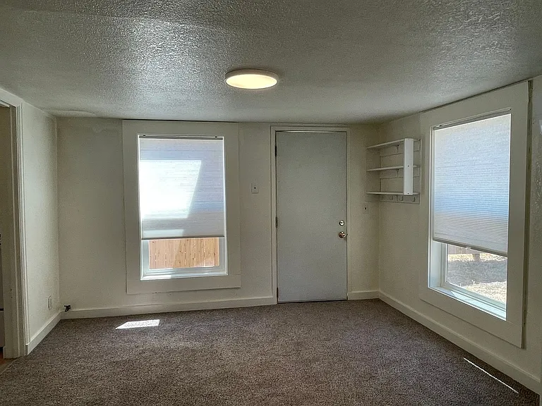 709.5 W Jackson St — Photo 3