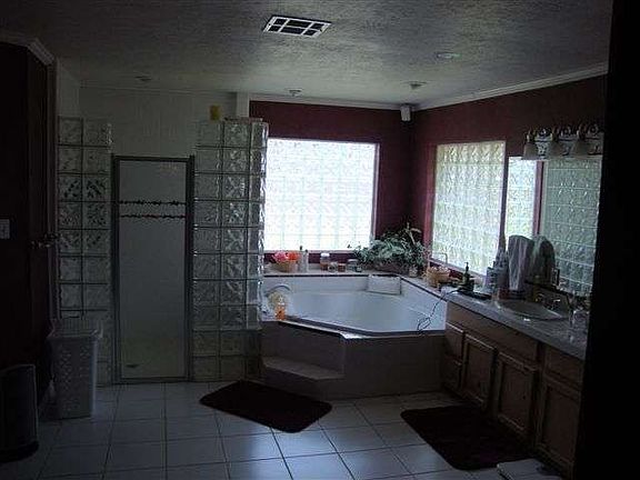 3rd image of 3166 Gardendale Dr