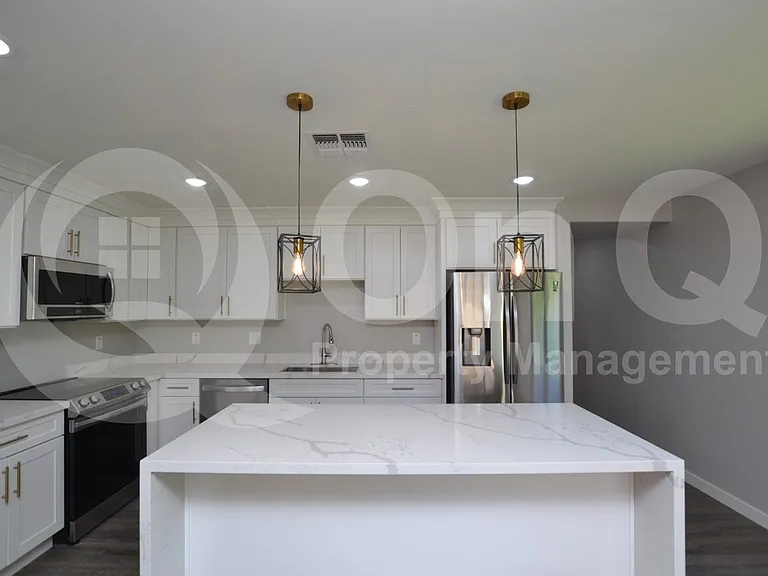 655 E Winchester Way — Photo 3