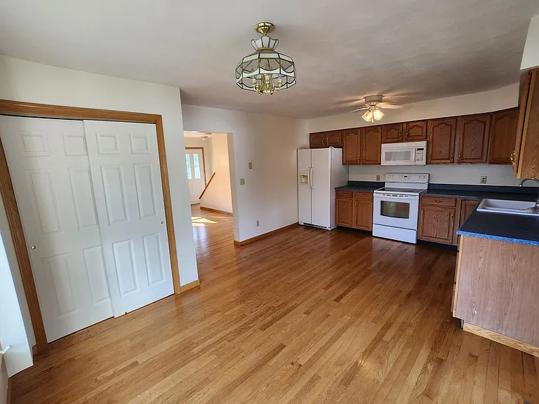 2027 Parkdale Ave #2027 — Photo 19