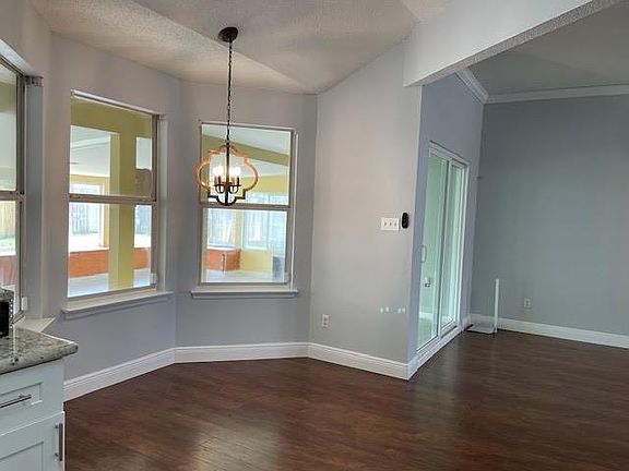 5th image of 2433 Carrie Ln