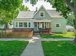 302 S Center St, Clinton, IL 61727