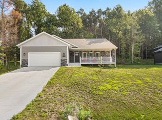1132 Farmington Dr, Traverse City, MI 49696