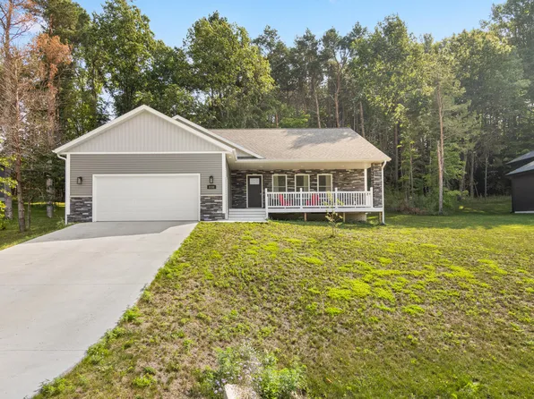 1132 Farmington Dr, Traverse City, MI 49696