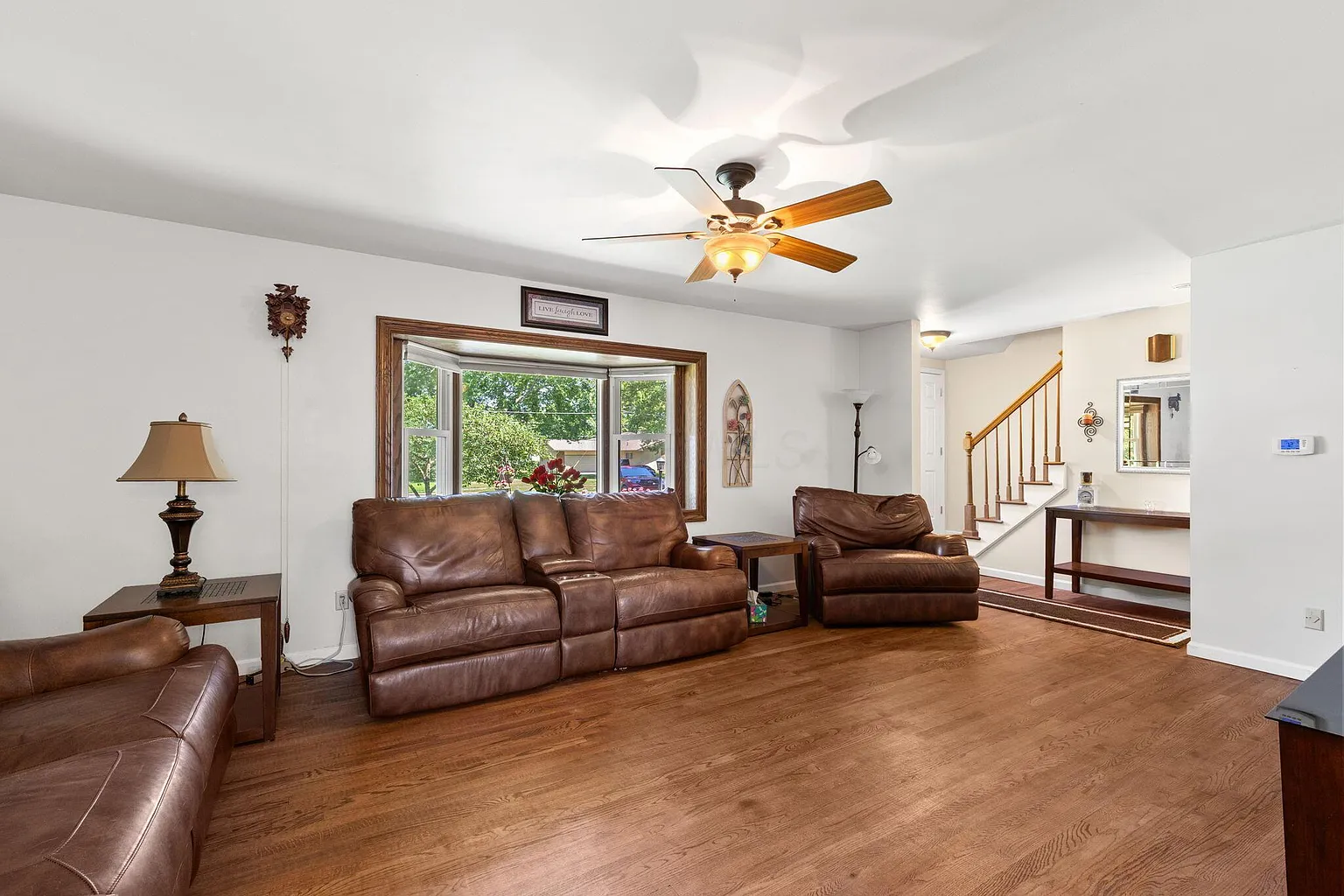 245 Grandview Ave photo 1