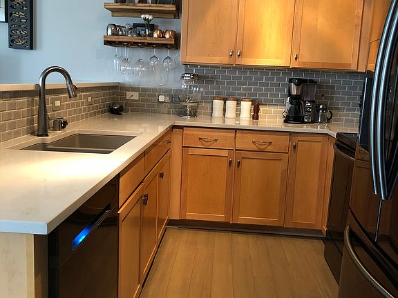4th image of 1920 N Farwell Ave APT 410