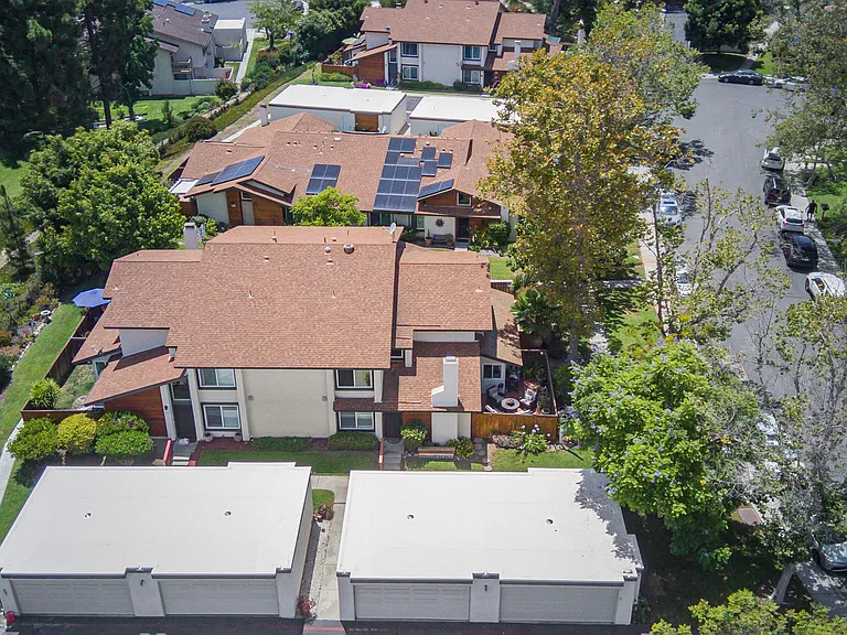 2033 Shady Tree Ln — Photo 17