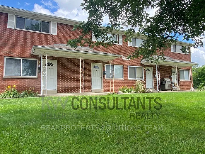 2 bed, 1.0 bath, 1050 sqft, $995 — Photo 2