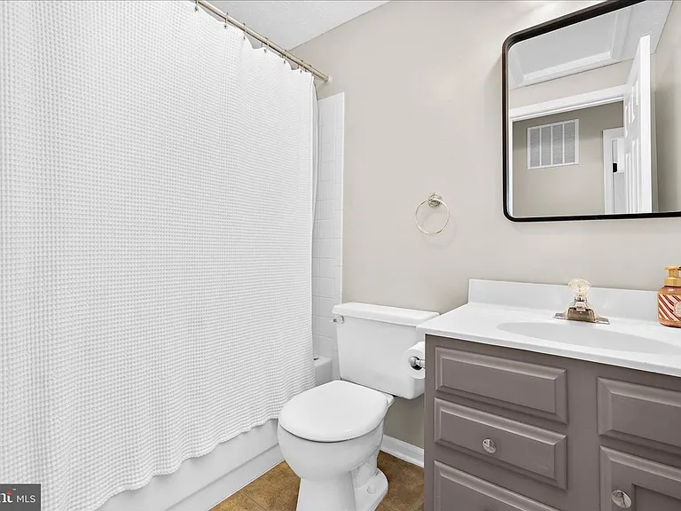 577 Quaker Ridge Ct — Photo 24