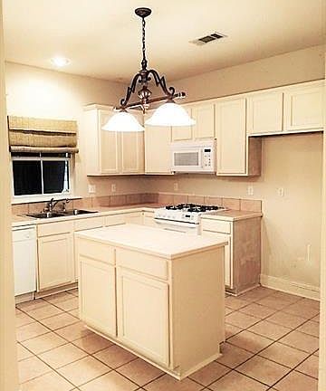 5th image of 34 Hickory Dr