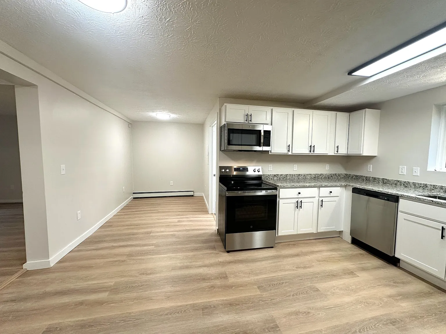 2 bed, 900 sqft, $1,500 — Photo 4
