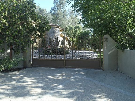 5th image of 4928 Vanalden Ave