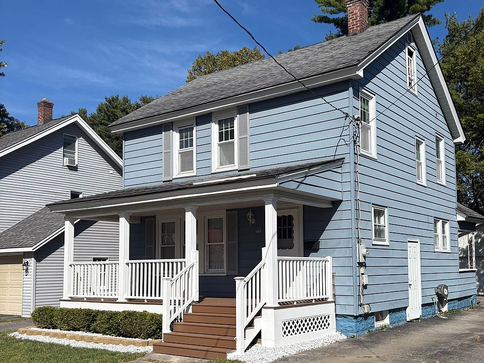 Front porch, right driveway