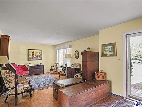 3rd image of 305 Dianne Dr