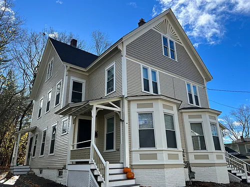 109 1/2 Warren St Photo 1