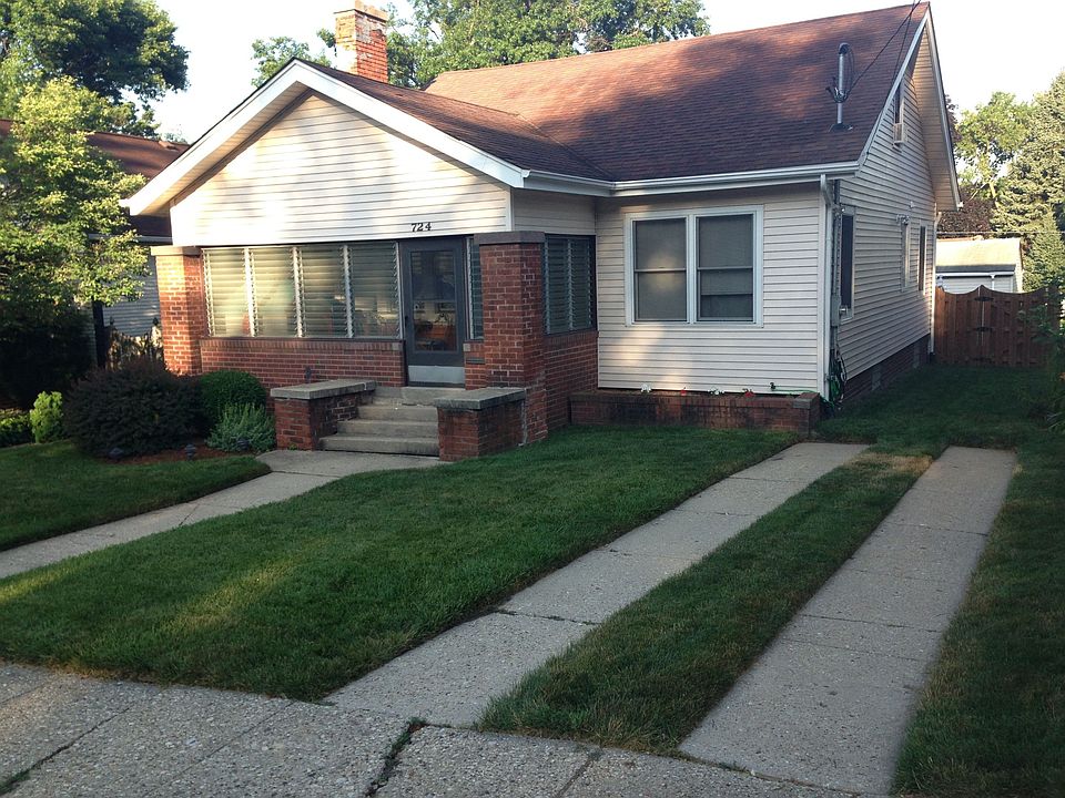 1st image of 724 N Chicago Ave