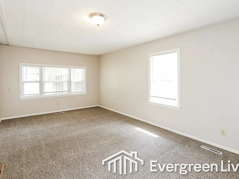 9512 Bennington Ave — Photo 11