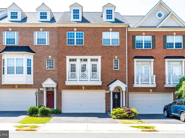 12605 Buckleys Gate Dr, Fairfax, VA 22030