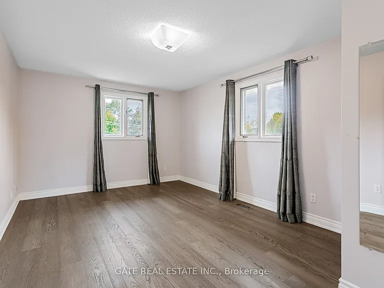 60 Scott St — Photo 10