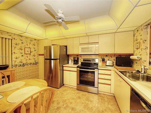 4th image of 6503 SE Williamsburg Dr APT 203