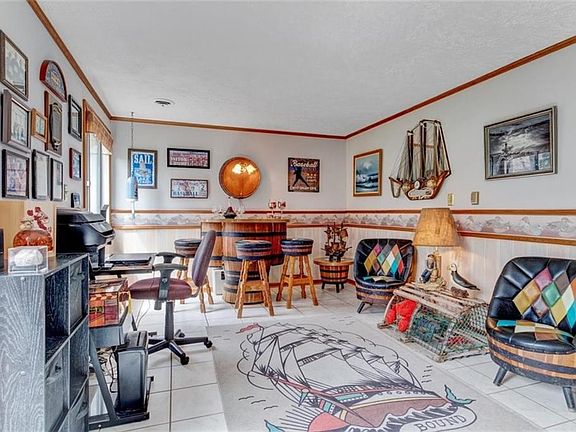4th image of 595 Ontario Dr