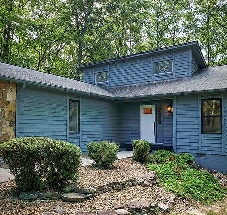4th image of 334 Lakeview Dr