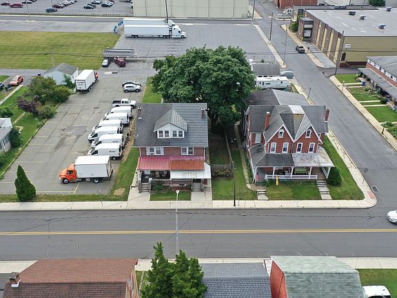 3rd image of 206 E Main St