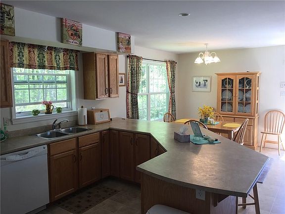 5th image of 107 Stephen Eaton Ln